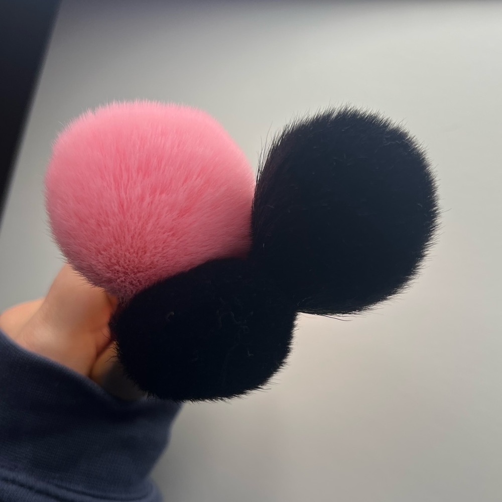 Powder Brushes - Picture 2 of 3